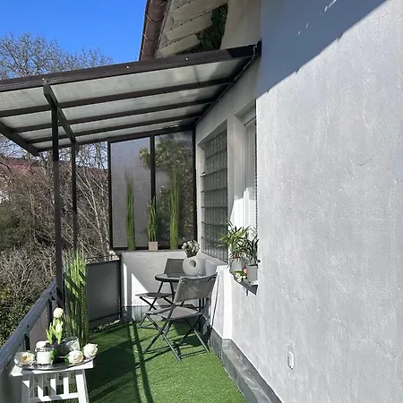 Διαμέρισμα Alb Glueck 1 *